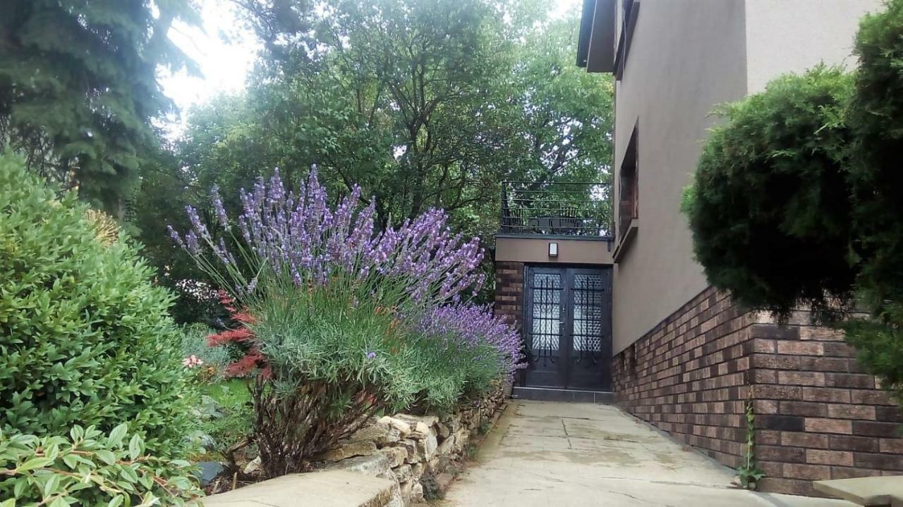 Apartman V Zahrade Praha Troja - Apartment In The Garden Prague Troja Екстер'єр фото